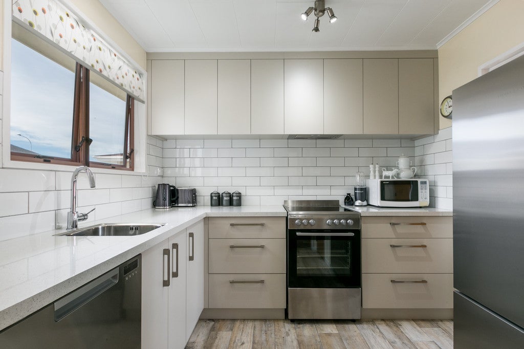 2/89 Riverbend RD, ONEKAWA, NAPIER - Carousel 2
