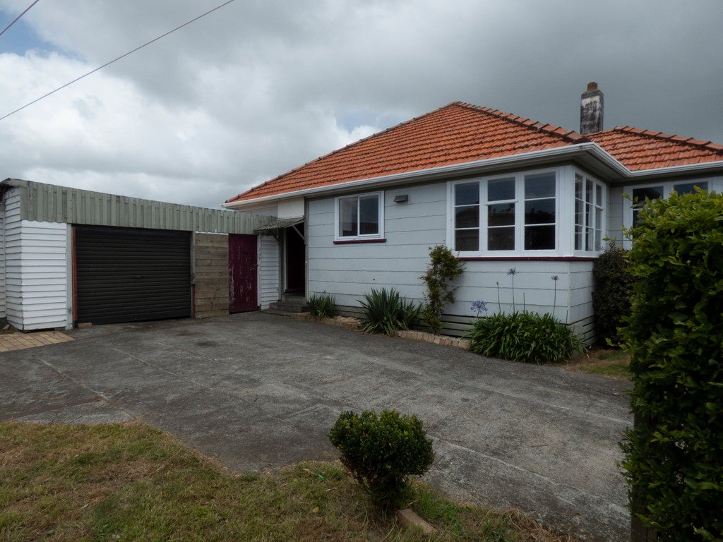 62 Omata Road, Marfell, New Plymouth - Carousel 14