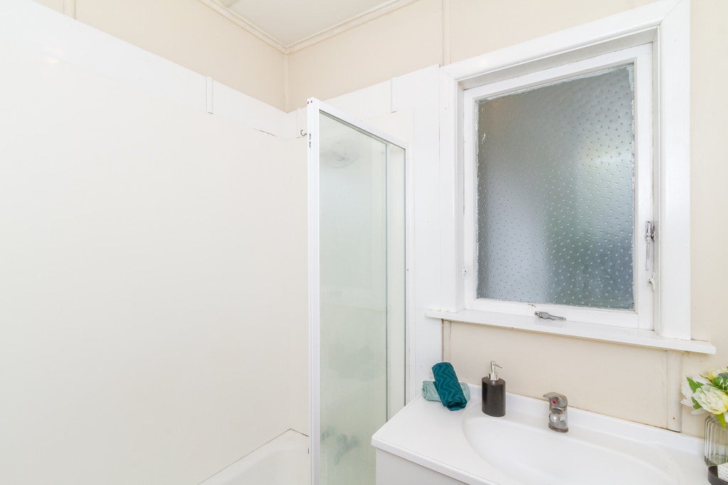 12B Naenae Road, Naenae, Lower Hutt - Carousel 19