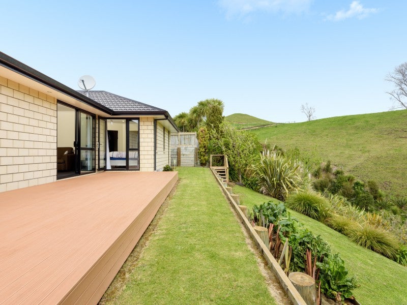 26 Falcon Drive, Welcome Bay, Tauranga - Carousel 1