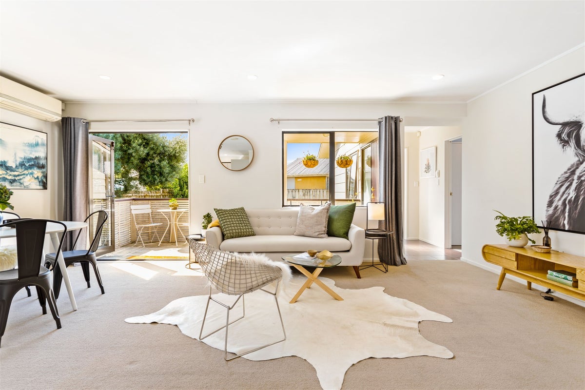1/46 Yeovil Road, Te Atatu Peninsula, Auckland - Carousel 1