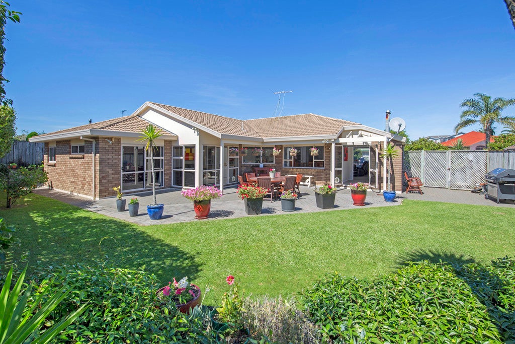 18 Bob Charles Drive, Golflands, Auckland - Carousel 1