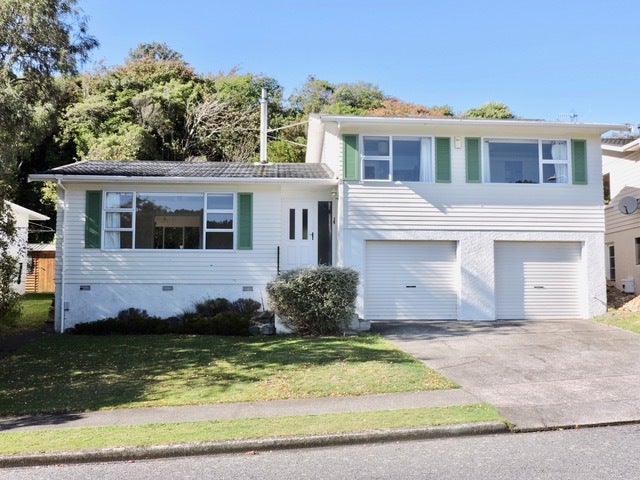 8 Saint Catherines Terrace, Tawa, Wellington - Carousel 1
