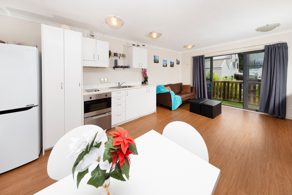 19/8 Carolina Place, Albany, North Shore City - Carousel 1
