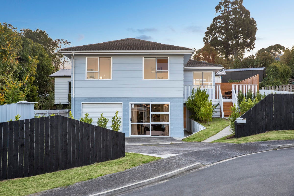 4 Ronald Algie Place, Saint Johns, Auckland - Carousel 1