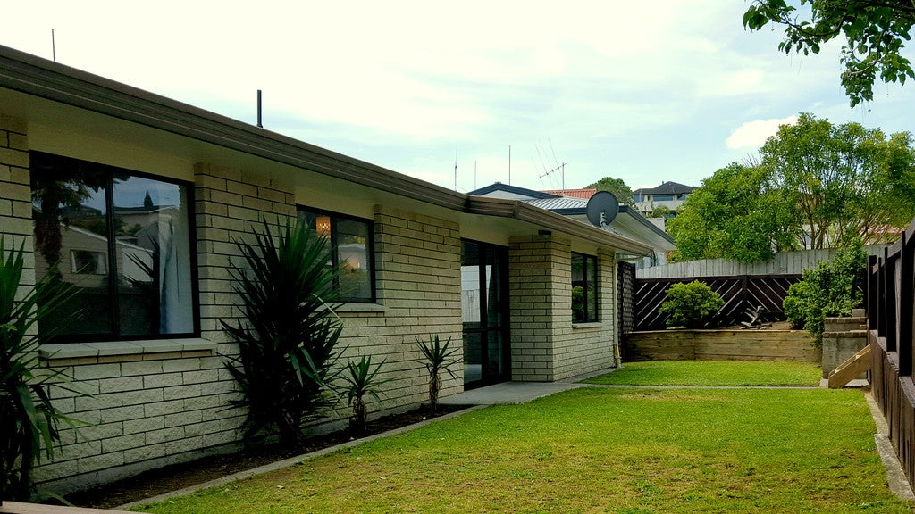 2/5 Pokapu Place, Bethlehem, Tauranga - Carousel 1