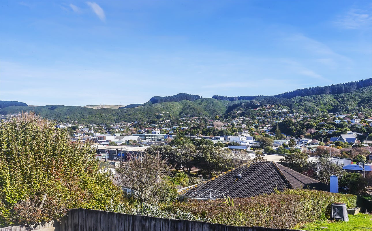 29A Cecil Road, Tawa, Wellington - Carousel 2
