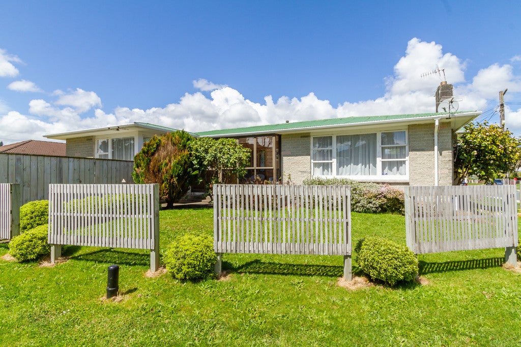 14 Parkway, Wainuiomata, Lower Hutt - Carousel 1
