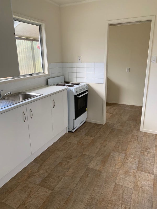 12 Mile Place, Henderson, Auckland - Carousel 12