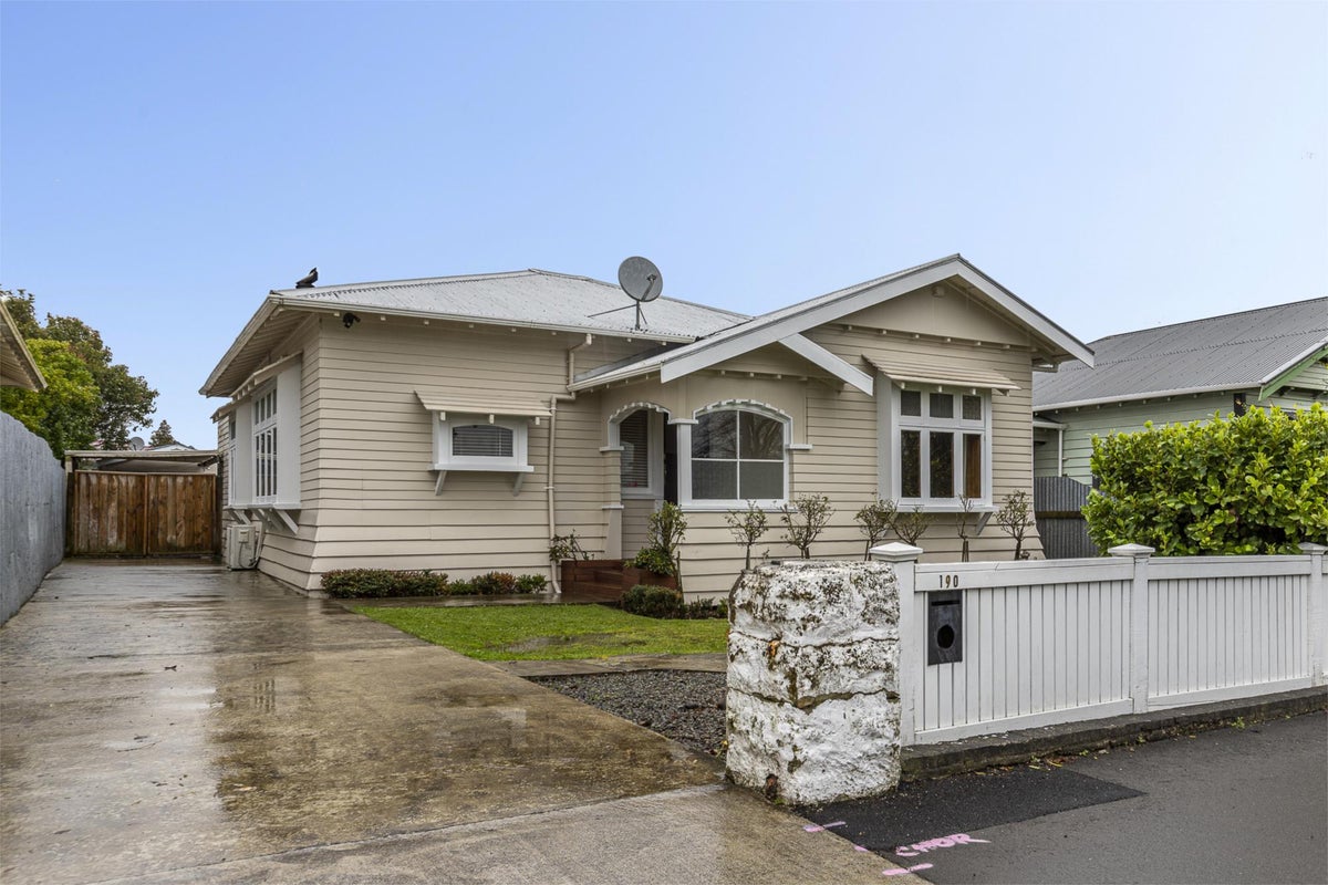 190 Ferguson Street, West End, Palmerston North - Carousel 1