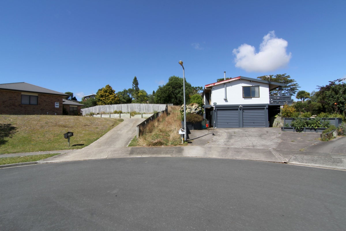 33 Velma Crescent, Nawton, Hamilton - Carousel 1
