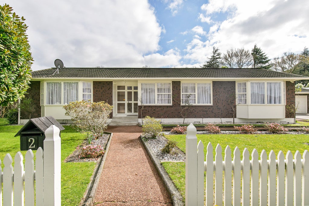 2 Kamulla Court, Conifer Grove, Takanini - Carousel 1