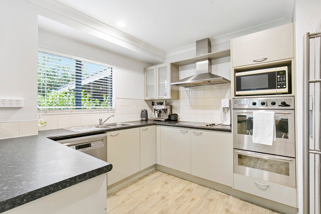 8A WATERVIEW RD, FAVONA, AUCKLAND - Carousel 2