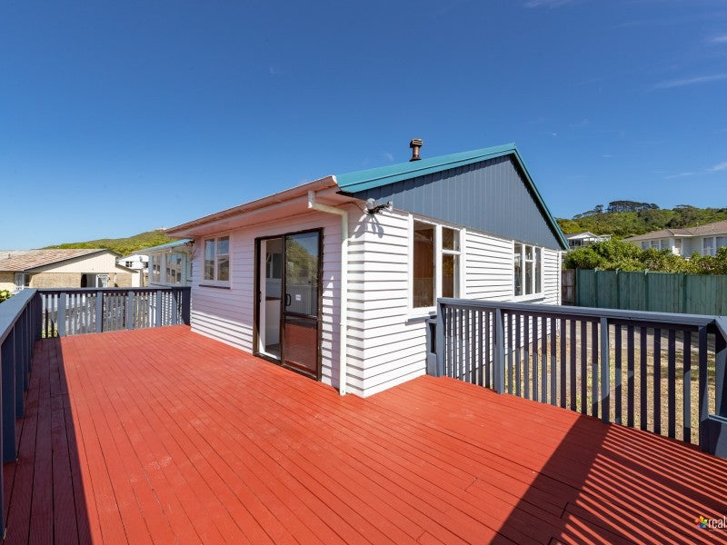 33 Rangituhi Crescent, Takapuwahia, Porirua - Carousel 1