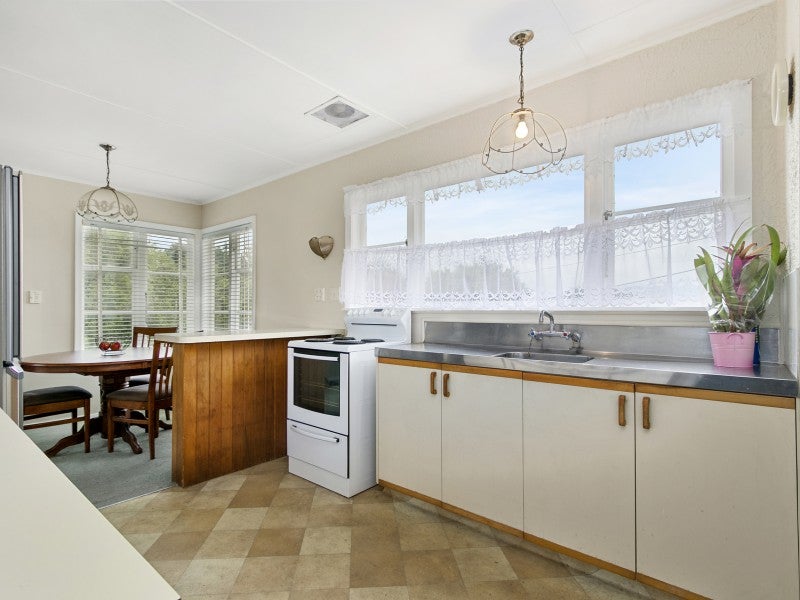 11 Sheehy Grove, Wainuiomata, Lower Hutt - Carousel 2
