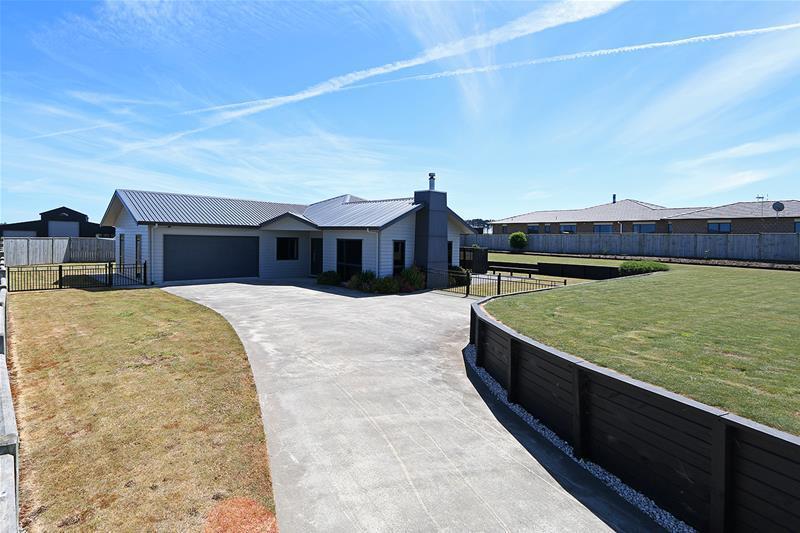 16 Larlin Drive, Hawera - Carousel 1