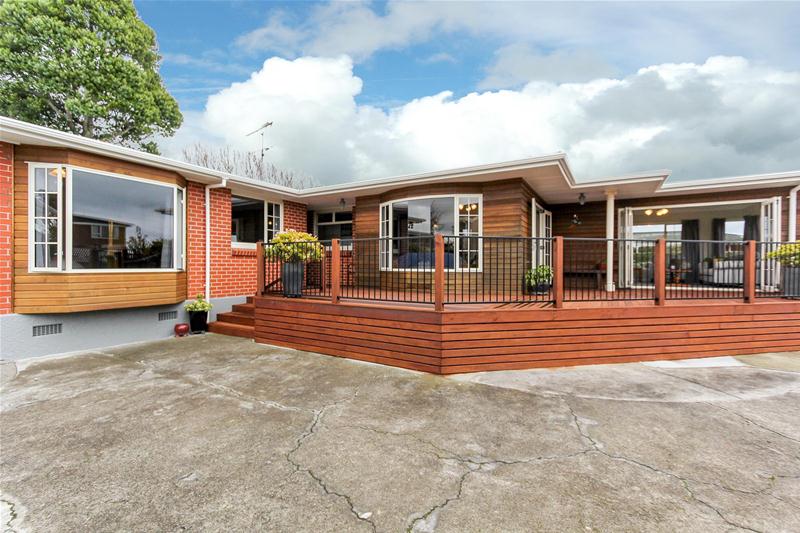 3 Lynmouth Heights, Lynmouth, New Plymouth - Carousel 1
