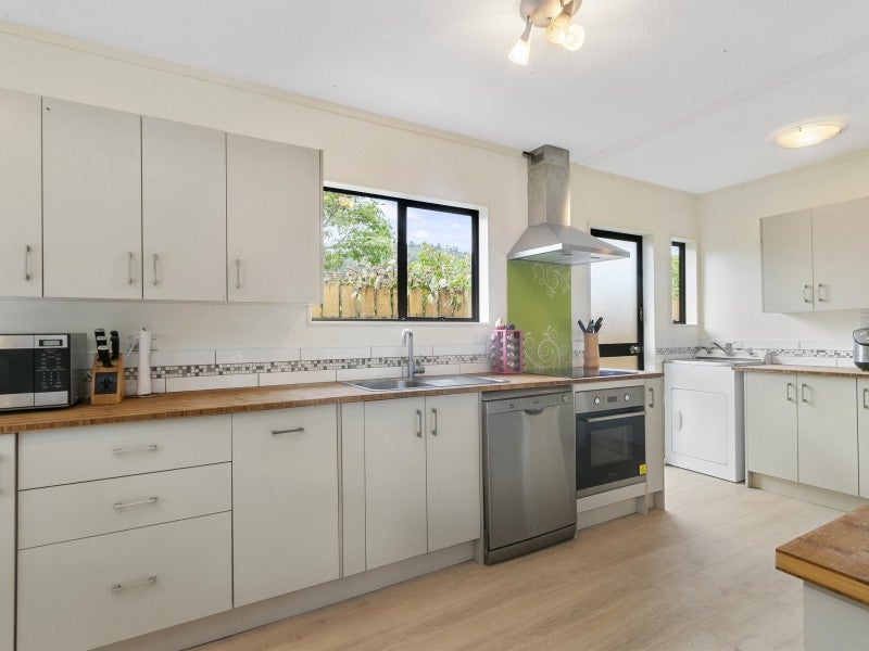 2/16 Gibbs Crescent, Wainuiomata, Lower Hutt - Carousel 2