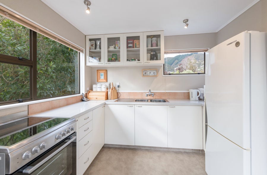 2 Te Ata Place, Atawhai, Nelson - Carousel 2