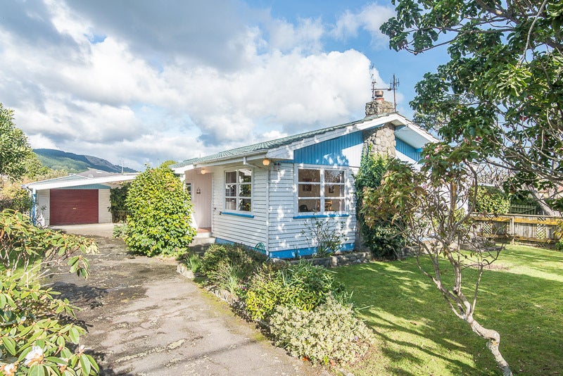 42 Rimu Street, Waikanae - Carousel 1