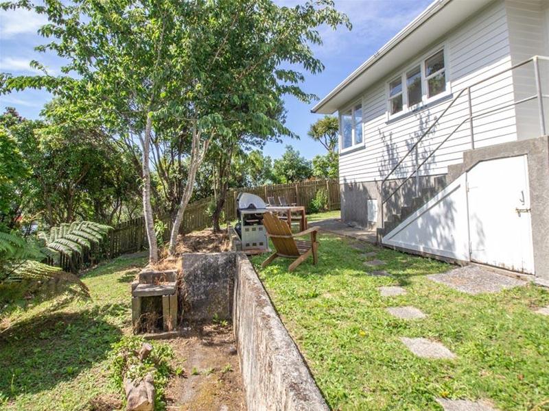 35 Oswald Crescent, Paparangi, Wellington - Carousel 16