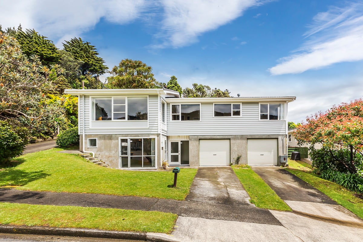 8 Wilmshurst Place, Tawa, Wellington - Carousel 1