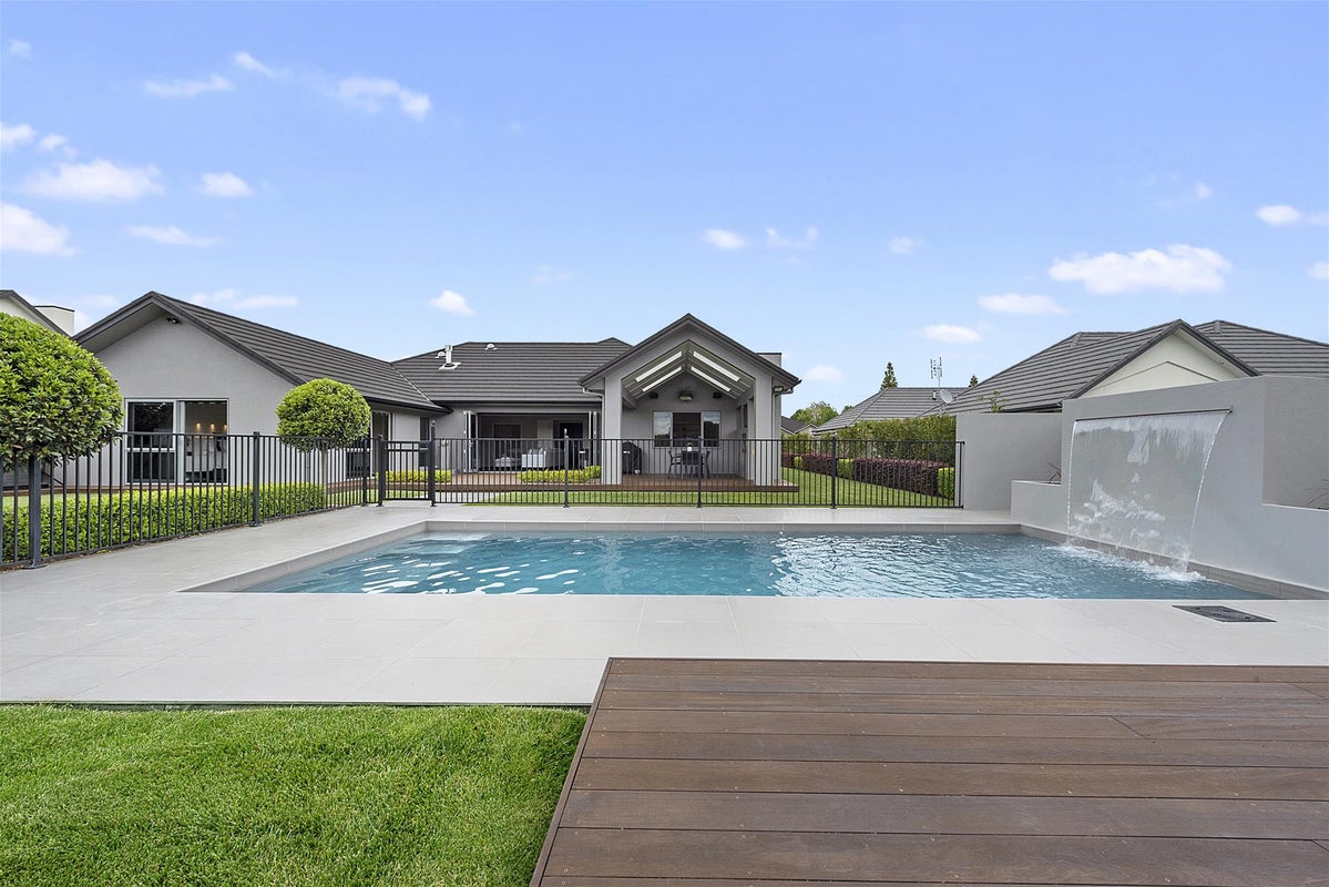 27 Amokura Crescent, Flagstaff, Hamilton - Carousel 1