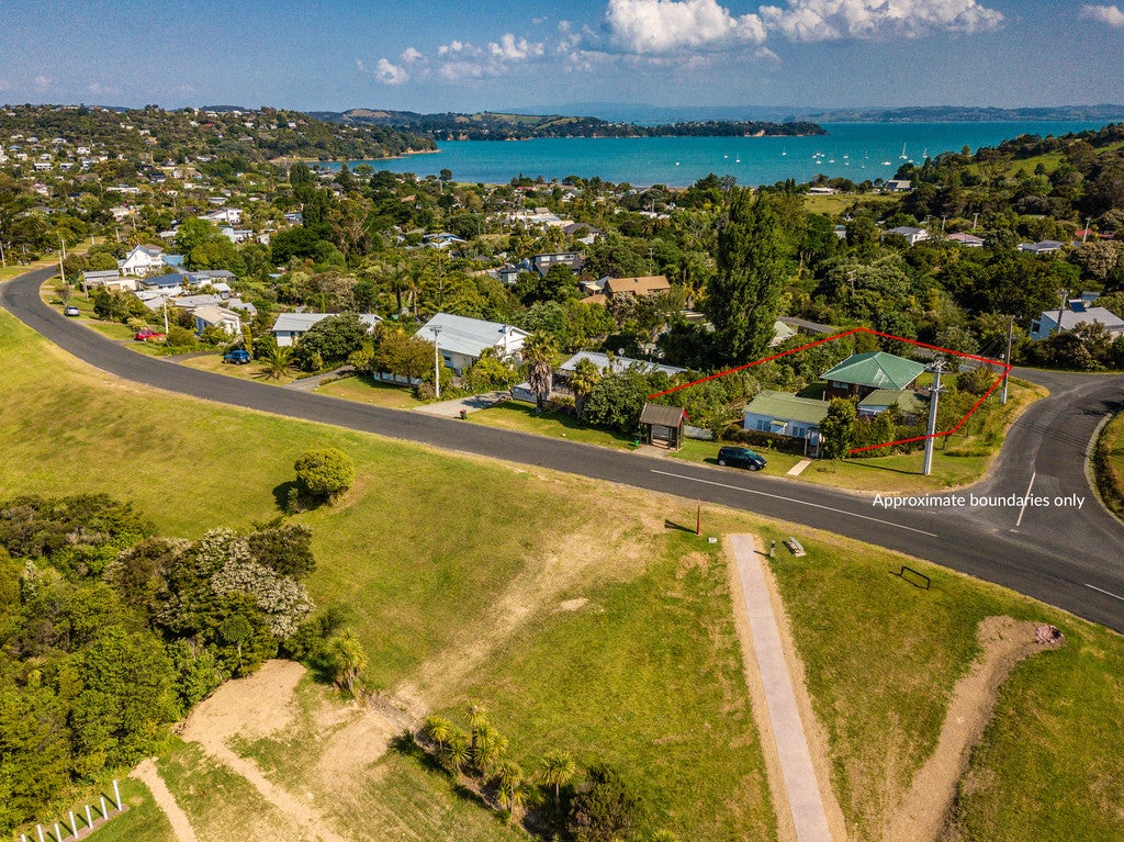 26 Mako Street, Oneroa, Waiheke Island - Carousel 2