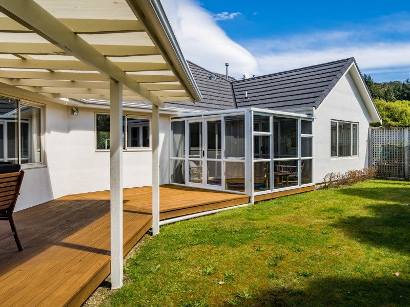 3 Mariners Way, Whitby, Porirua - Carousel 1