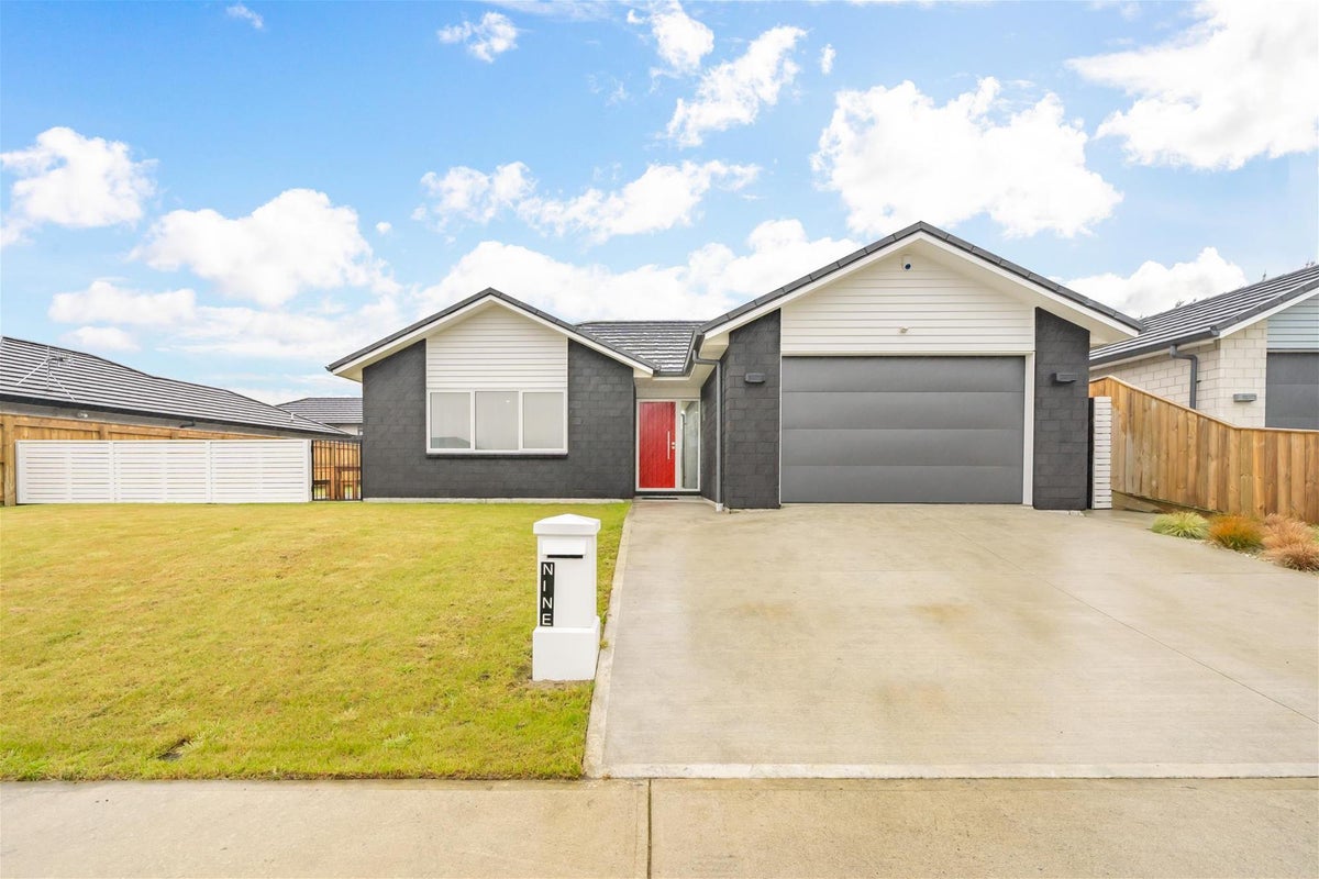 9 Jack Vaughan Grove, Wainuiomata, Lower Hutt - Carousel 1