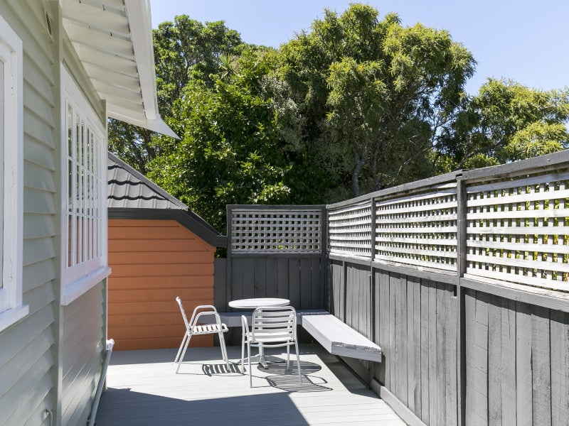 17A Lochiel Road, Khandallah, Wellington - Carousel 26