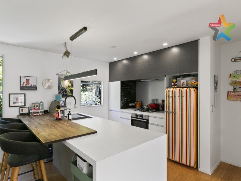 47 Saddleback Grove, Karori, Wellington - Carousel 2