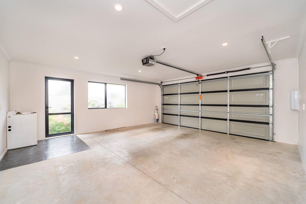 19 Massey Street, Elderslea, Upper Hutt - Carousel 19