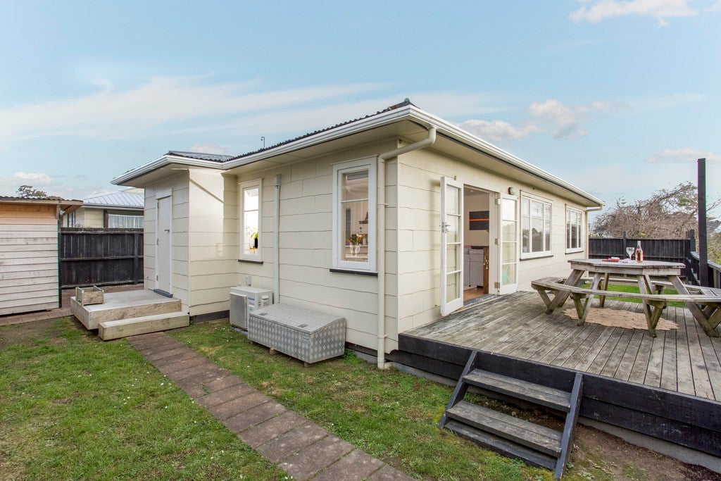 11D Springs Road, Parakai, Helensville - Carousel 1