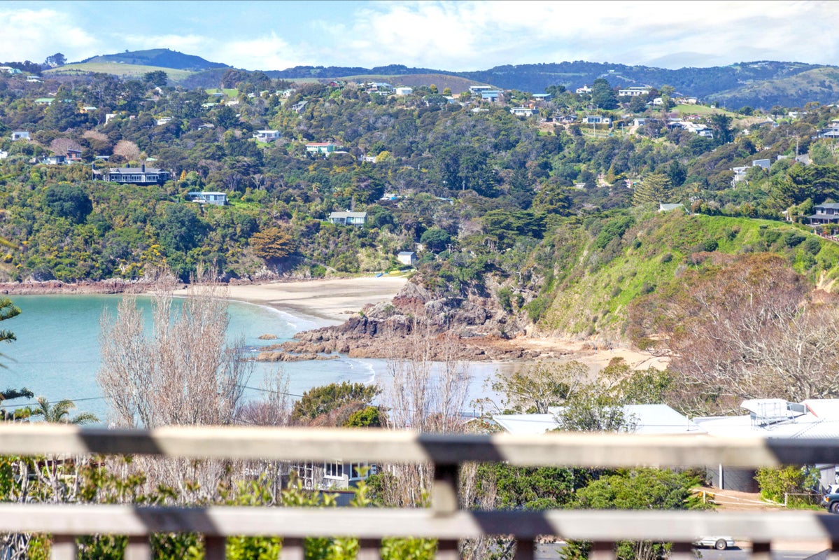 11 Tiri Road, Oneroa, Waiheke Island - Carousel 2