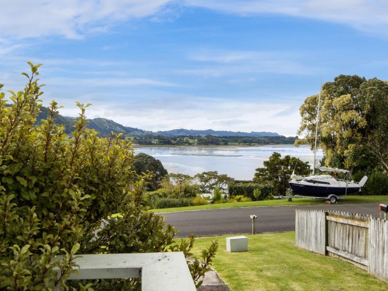 4 Giles Way, Tanners Point, Katikati - Carousel 1