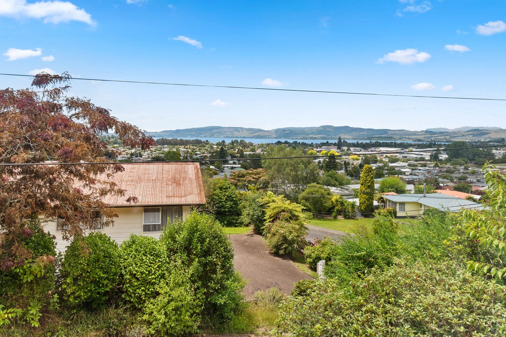 2/87 Mallard Drive, Selwyn Heights, Rotorua - Carousel 1