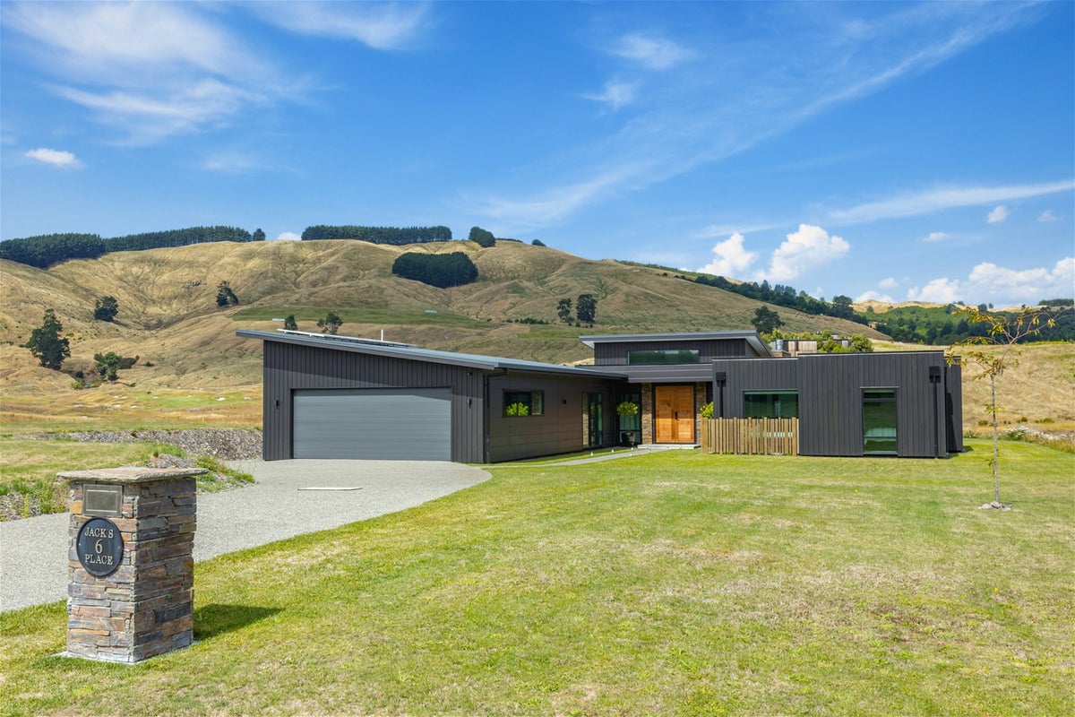 6 The Fairways, Kinloch, Taupo - Carousel 1