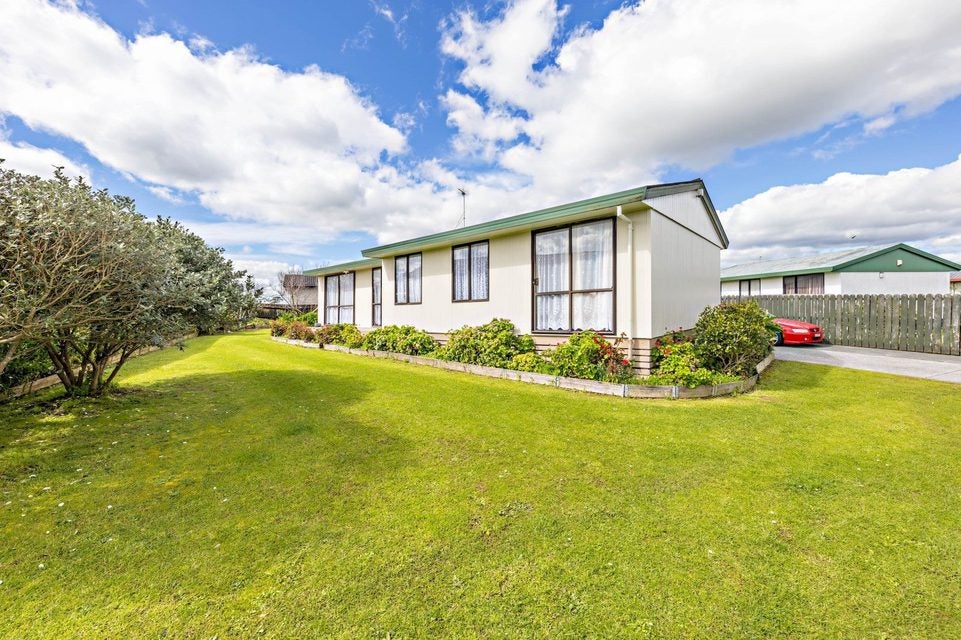 27 Barneys Farm Road, Clendon Park, Auckland - Carousel 1