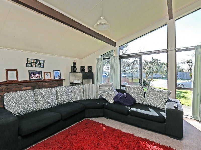 15 Columbus Crescent, Flaxmere, Hastings - Carousel 2