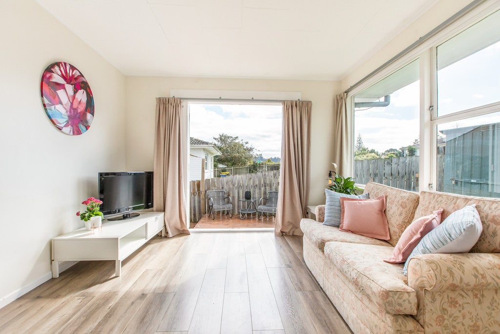 2/73 Hellyers Street, Birkdale, Auckland - Carousel 2