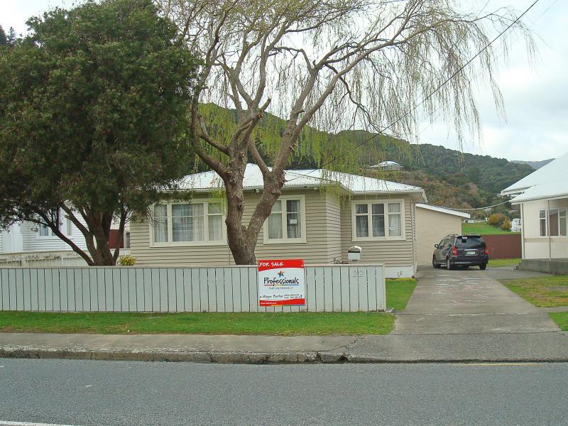 22 Nelson Crescent, Wainuiomata, Lower Hutt - Carousel 2