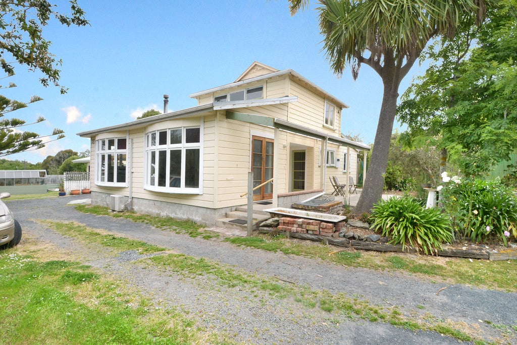 16 Queen Street, Brighton, Dunedin - Carousel 1