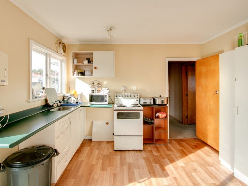 16 Barnard Avenue, Maraenui, Napier - Carousel 2