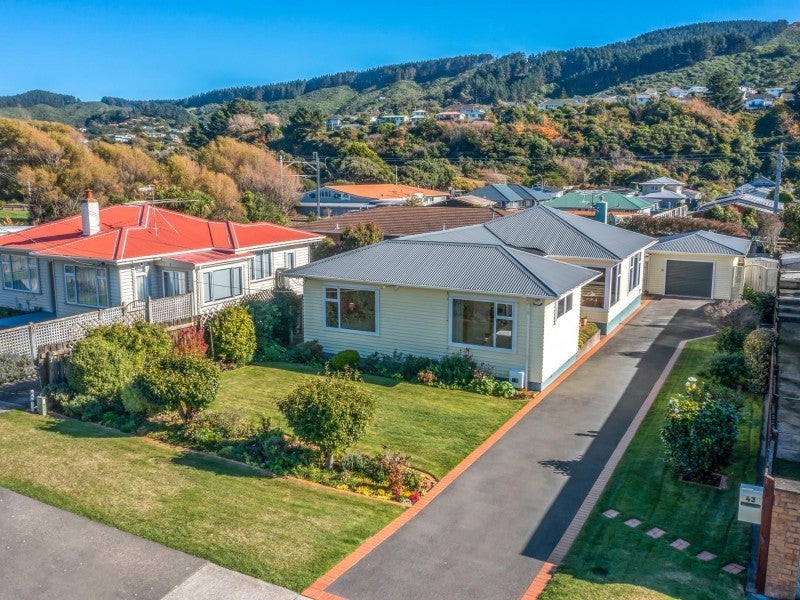 43 Duncan Street, Tawa, Wellington - Carousel 1