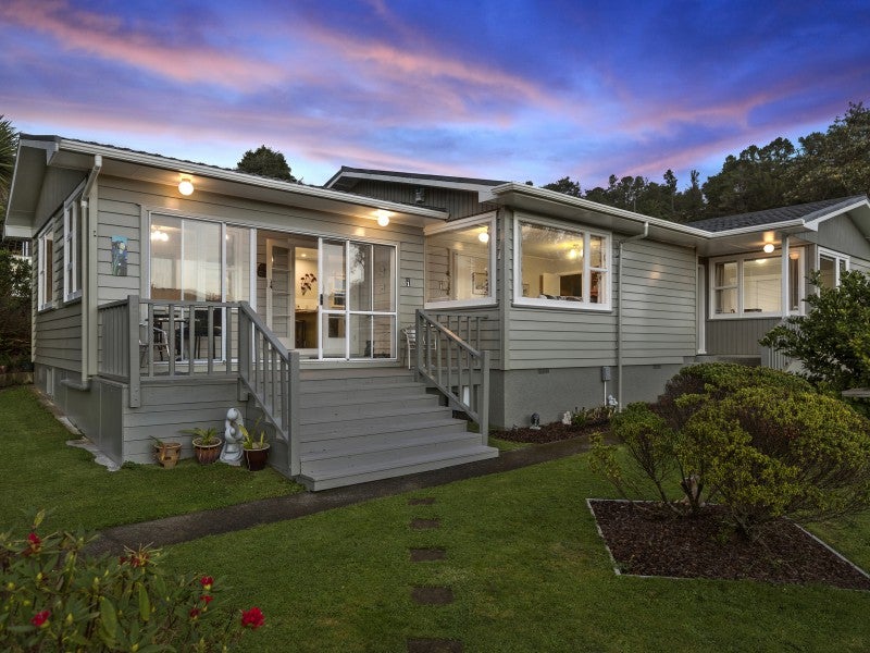 1 Zeala Grove, Stokes Valley, Lower Hutt - Carousel 1