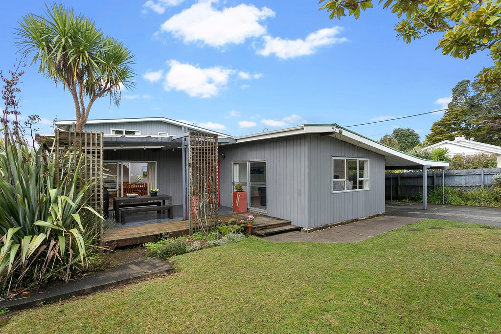 64 Konini Road, Titirangi, Auckland - Carousel 1