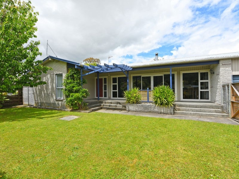 42 Holdsworth Avenue, Trentham, Upper Hutt - Carousel 1