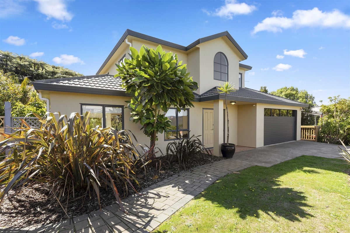 12 Arahiwi Grove, Tirohanga, Lower Hutt - Carousel 1