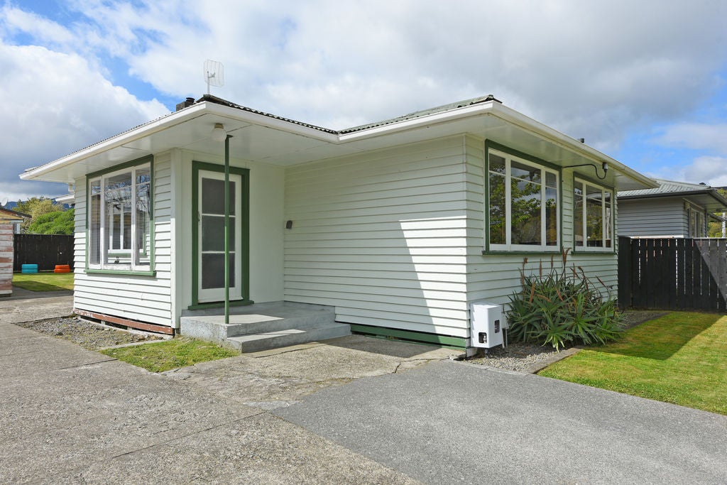 16 Totara Park Road, Clouston Park, Upper Hutt - Carousel 1